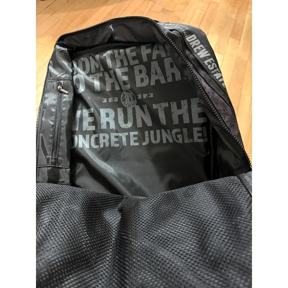 Drew Estate Barnsmoker Backpack Grey Digital Camo‎ American Tobacco Experience